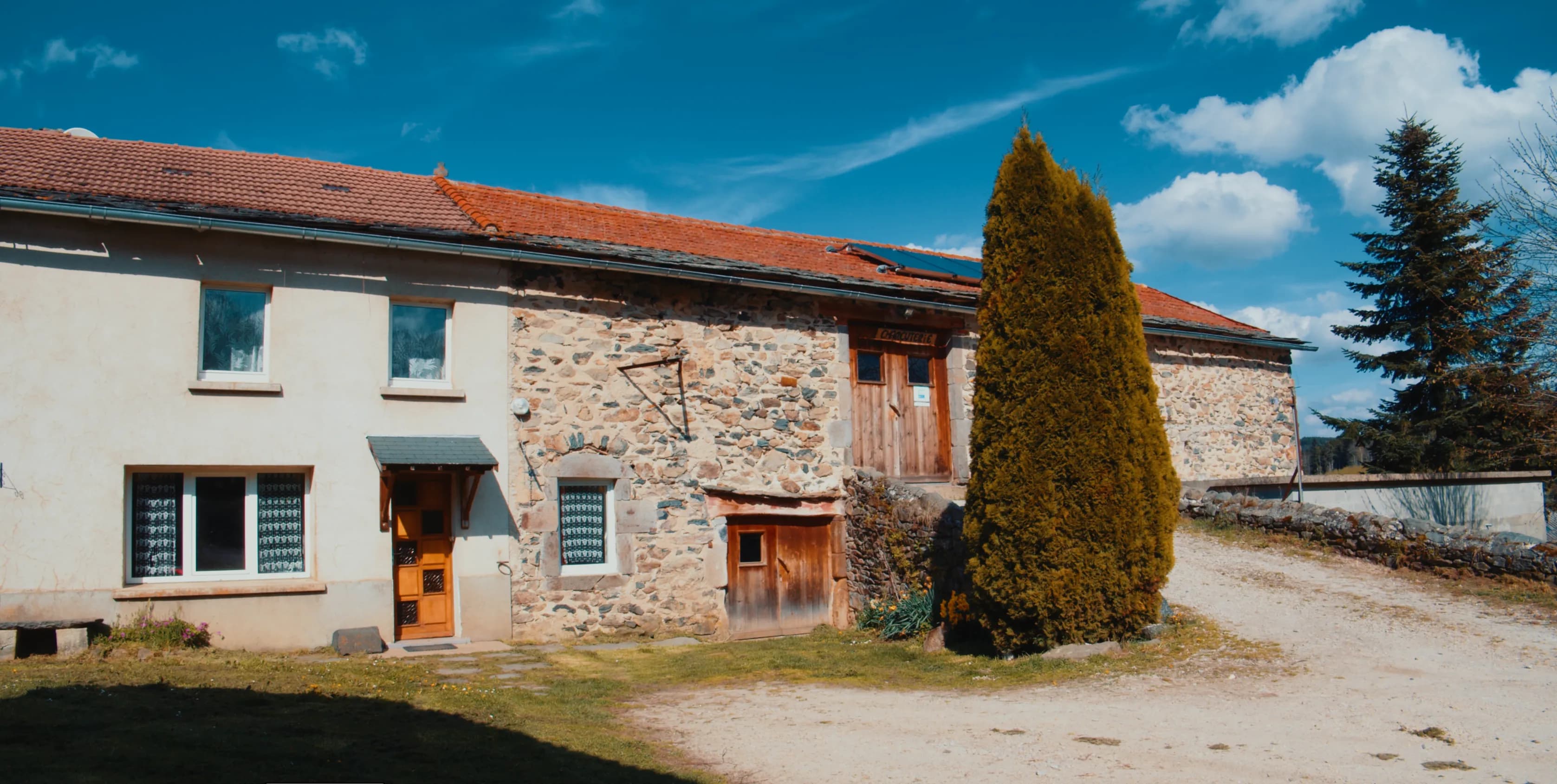 La ferme de Fontbonne en été, Haute-Loire